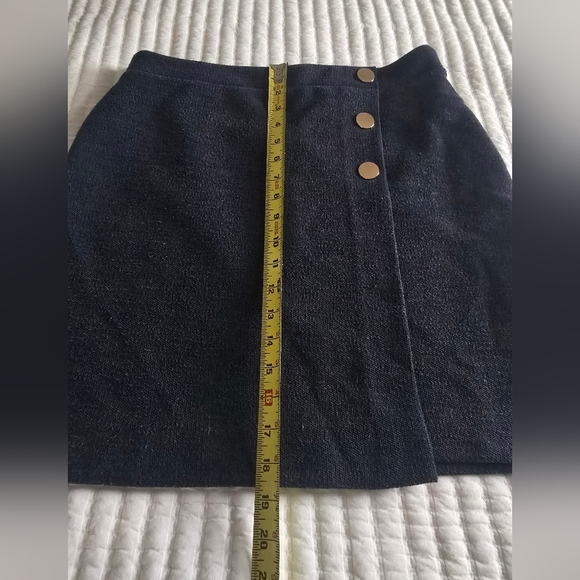 Elegant Dark Blue Skirt with Gold Accents - Picture 5 of 8